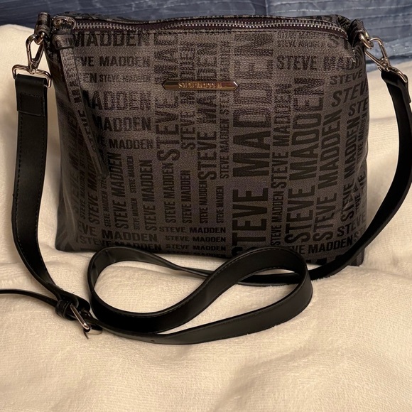 Steve Madden Black and Gray Women's Crossbody Bag - Picture 2 of 3